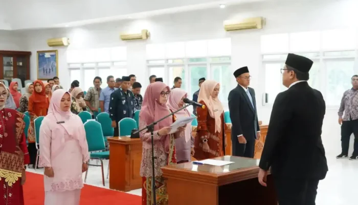Wabup Tanah Datar Lantik Tujuh Pejabat Administrator Baru
