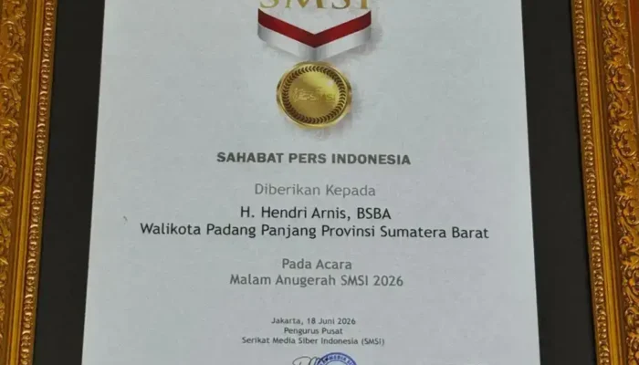 Hendri Arnis Raih Anugerah Sahabat Pers Indonesia dari SMSI di Jakarta