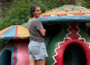 Dominique Sanda Kunjungi Lokasi Syuting Tuyul dan Mbak Yul di Cibubur
