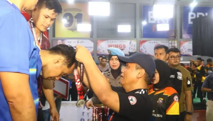 Kapolda Sumbar Tutup Kejuaraan Bulu Tangkis Kapolda Cup 2026 di Padang