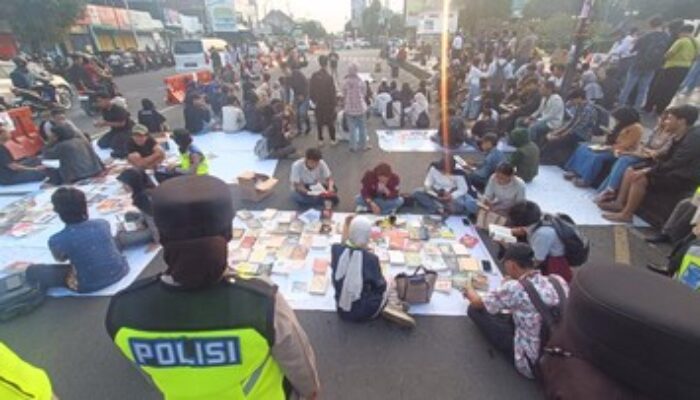 Mahasiswa dan Warga Purwokerto Unjuk Rasa Kritik Kebijakan Pemerintahan Prabowo Gibran