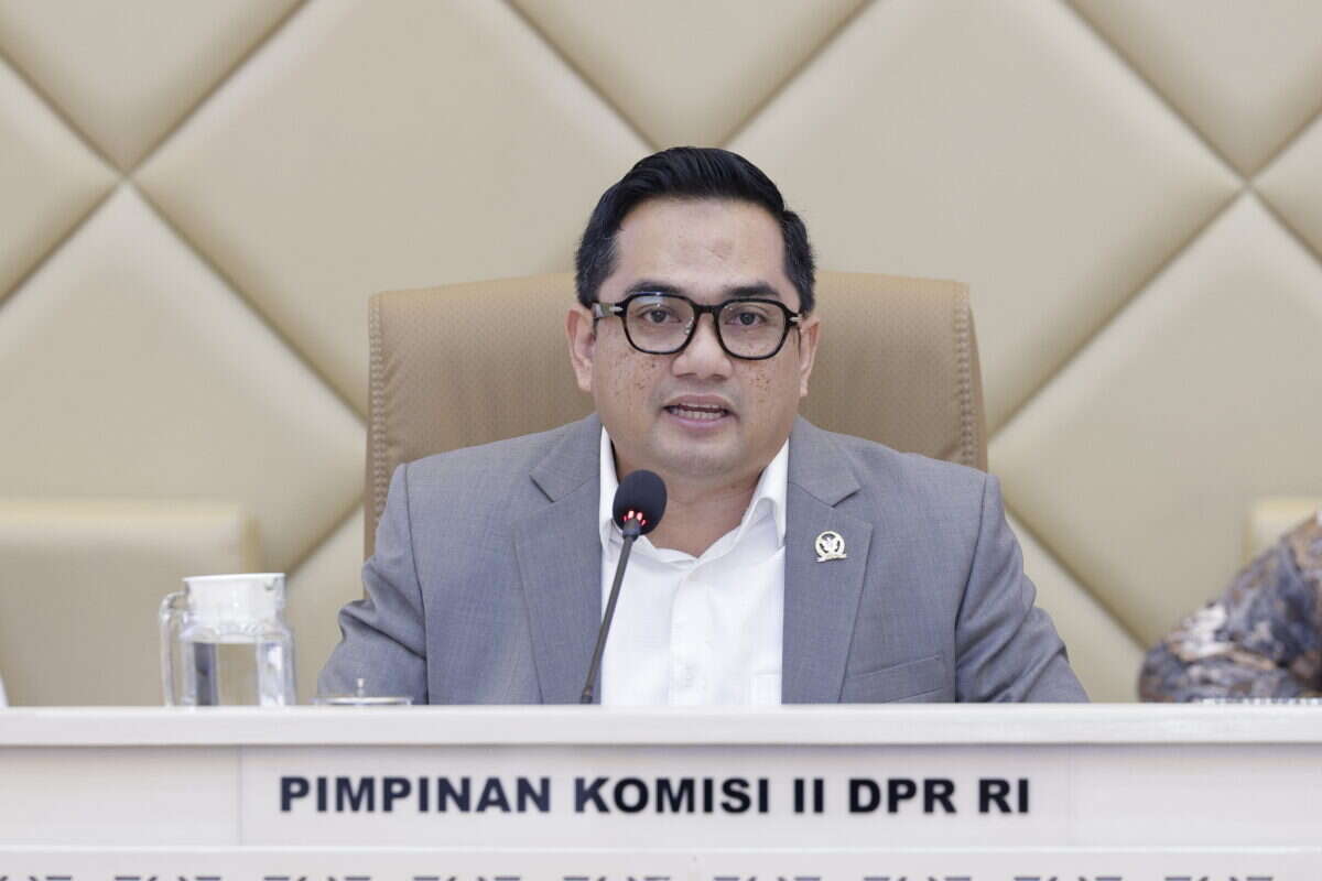 Ketua Komisi II DPR RI Rifqinizamy Karsayuda saat memimpin Raker dan RDP bersama Mendagri, Direktorat Jenderal Bina Keuangan Daerah Kemendagri, ASBANDA, serta direktur utama BPD se-Indonesia di Senayan, Jakarta, Rabu (3/6/2026). Foto: Mun/Sari