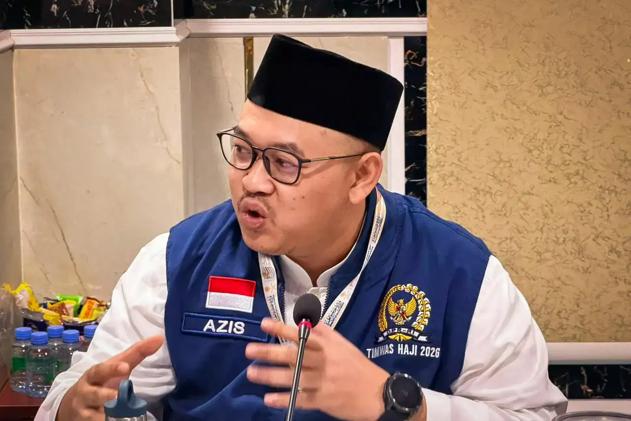 Anggota Timwas Haji DPR RI, Muhammad Abdul Aziz saat menggelar rapat evaluasi bersama Daerah Kerja (Daker) Madinah, Senin (1/6/2026). Foto : Andri/Alma