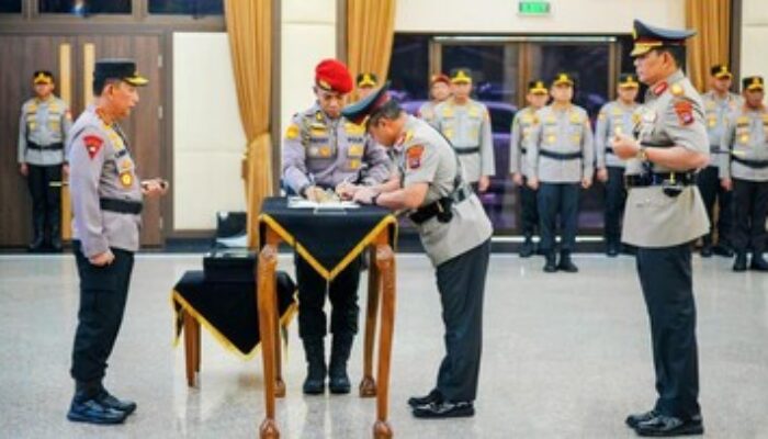 Kapolri Listyo Sigit Lantik Enam Kapolda Baru dan Kakorlantas Polri