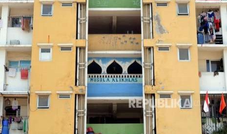 sampah-menumpuk-di-rusun-waduk-pluit,-pramono-targetkan-bersih-dalam-10-hari