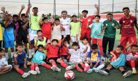 meriahkan-hari-anak-nasional,-presiden-pks-cari-talenta-sepak-bola-hingga-ke-mataram