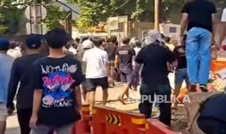bentrokan-besar-di-jalan-tambak-menteng-dipicu-masalah-nasi-uduk