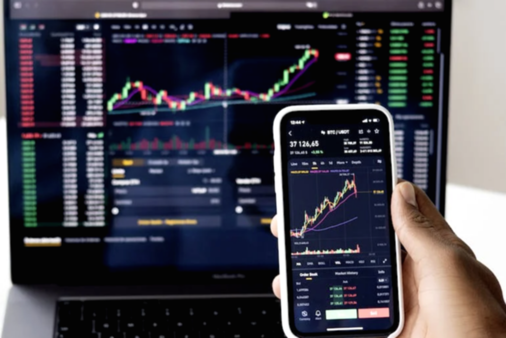 Layar monitor menampilkan data perdagangan saham di Bursa Efek Indonesia
