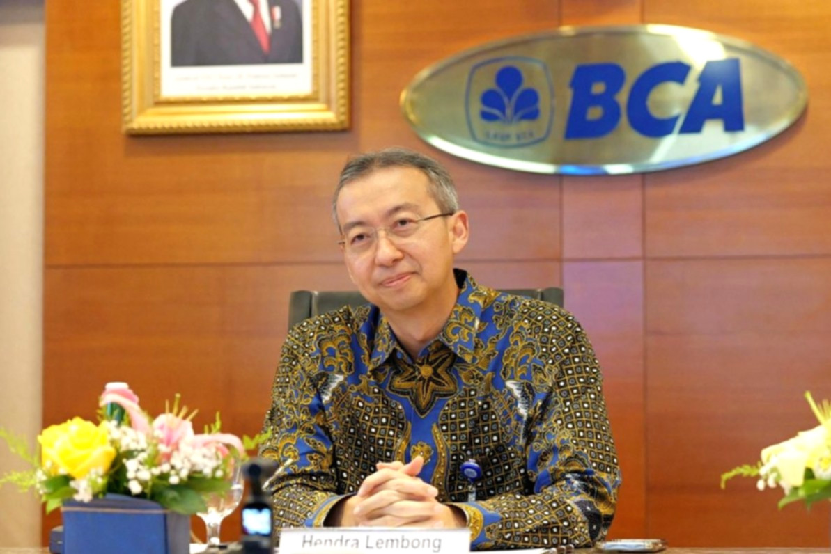 Gedung kantor pusat Bank Central Asia (BCA) di Jakarta dengan logo perusahaan yang terlihat jelas