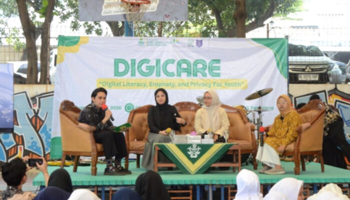 Dosen dan Mahasiswa Ilkom UMJ Perkuat Literasi Digital Siswa DIGICARE