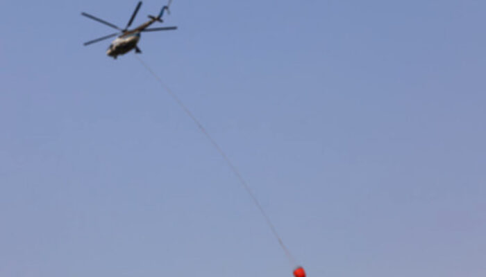 Tiga Helikopter Dikerahkan Padamkan Kebakaran di TPA Jatiwaringin