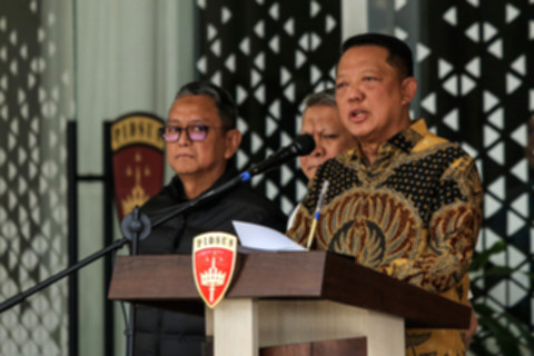 Febrie Adriansyah saat menjalani pemeriksaan intensif oleh tim khusus Kejaksaan Agung.