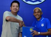 Debut Gemilang Ikhwan Ali Tanamal Bawa Persib Bungkam Arema FC