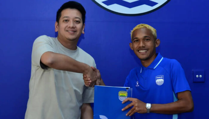 Debut Gemilang Ikhwan Ali Tanamal Bawa Persib Bungkam Arema FC