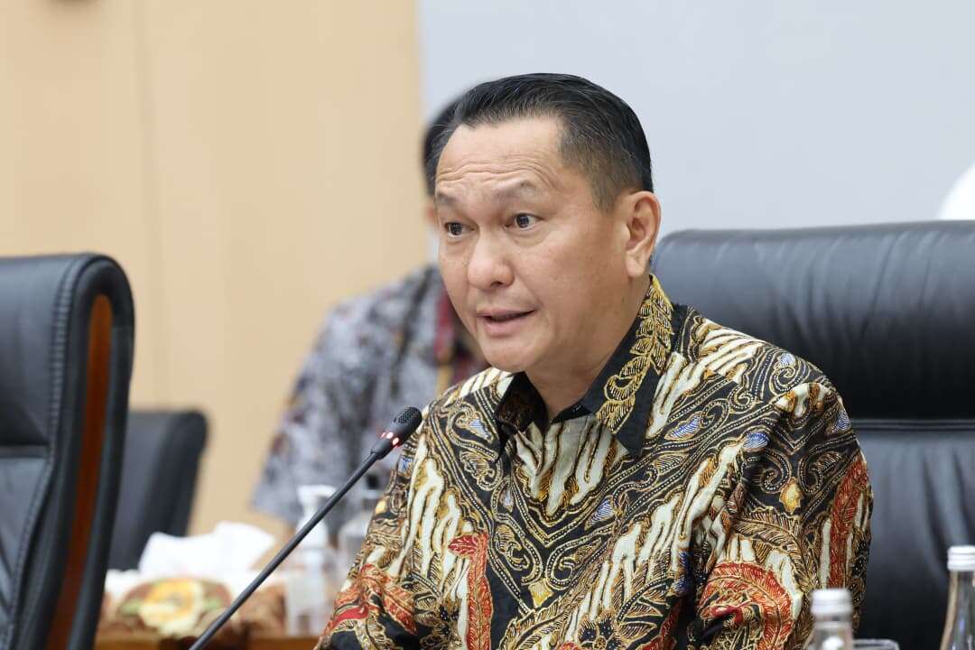 Ketua Komisi XII DPR RI Bambang Patijaya, dalam agenda Rapat Dengar Pendapat (RDP) Komisi XII DPR RI bersama Badan Pengatur Hilir Minyak dan Gas Bumi (BPH Migas) dan PT Pertamina Patra Niaga di Kompleks Parlemen, Senayan, Jakarta, Rabu (15/7/2026). Foto: Jaka/Karisma