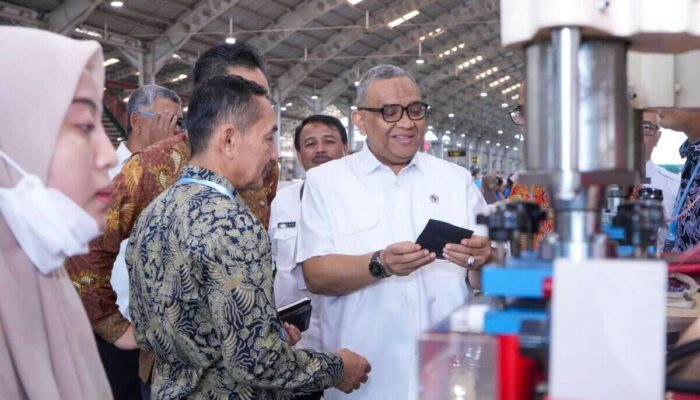 Wamenaker Desak Industri di Temanggung Prioritaskan Warga Lokal dalam Rekrutmen Pekerja