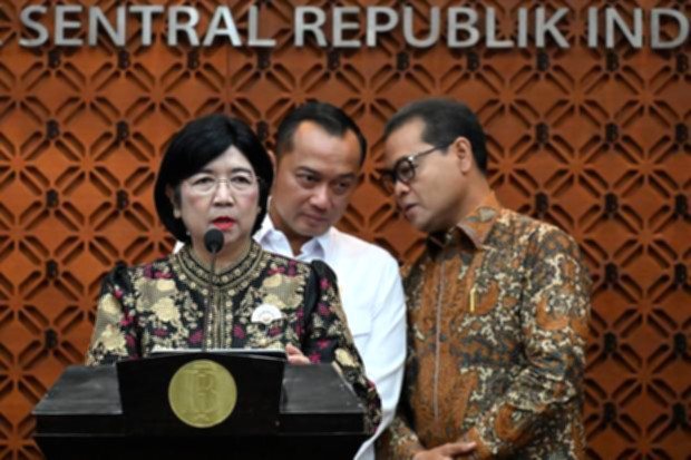Destry Damayanti memberikan keterangan pers terkait stabilitas moneter pasca pengunduran diri Perry Warjiyo