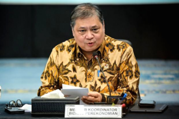 Menteri Koordinator Bidang Perekonomian Airlangga Hartarto memberikan keterangan pers terkait kebijakan ekonomi