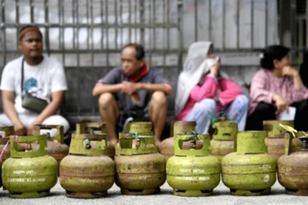 Tabung gas LPG 3 kg yang sering digunakan masyarakat sebagai bahan bakar rumah tangga