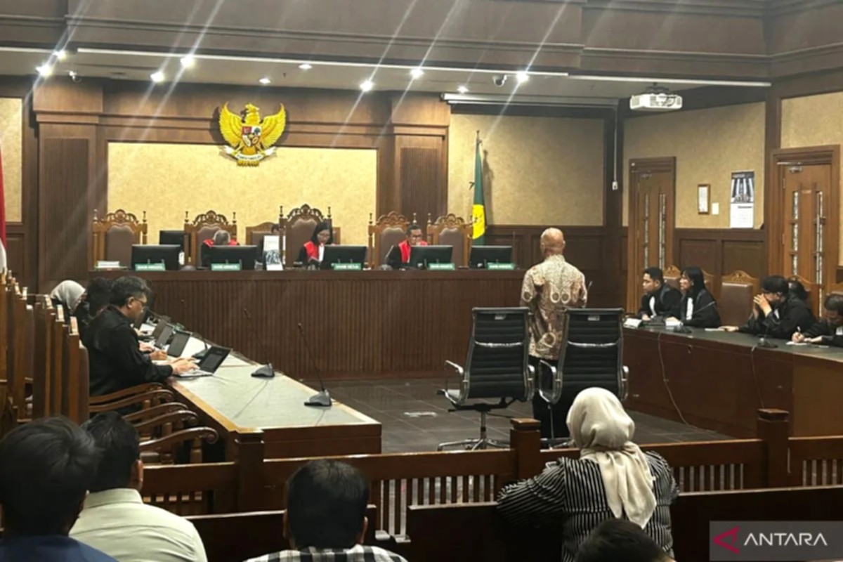 Komisaris Utama PT IAE Arso Sadewo Tjokrosoebroto saat menjalani sidang vonis kasus korupsi gas di Pengadilan Tipikor
