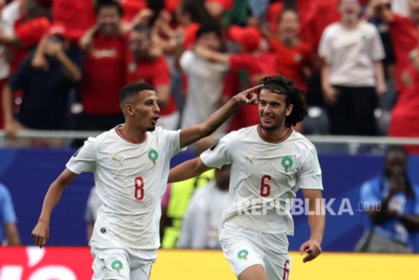 Ayyoub Bouaddi saat diperkenalkan sebagai pemain baru Manchester City