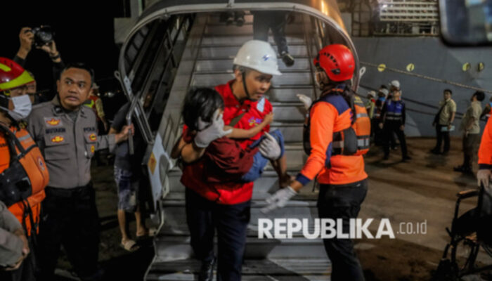 Menhub Pastikan Investigasi Penyebab Kebakaran KM Mutiara Sentosa Segera Dilakukan