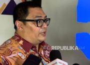 Prabowo Subianto saat memberikan keterangan di depan publik