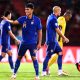 Pemain tim nasional Thailand dan Vietnam berhadapan di lapangan hijau dalam laga Piala AFF.