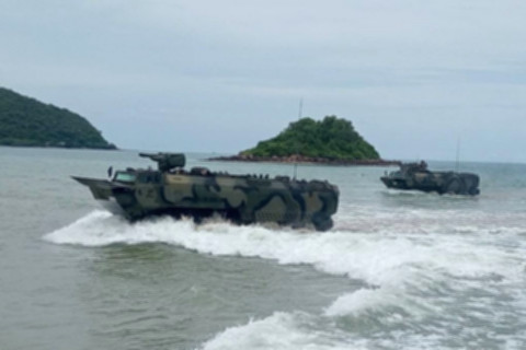 Kendaraan lapis baja amfibi AWAV 8x8 buatan Thailand yang ditawarkan kepada Korps Marinir Indonesia.