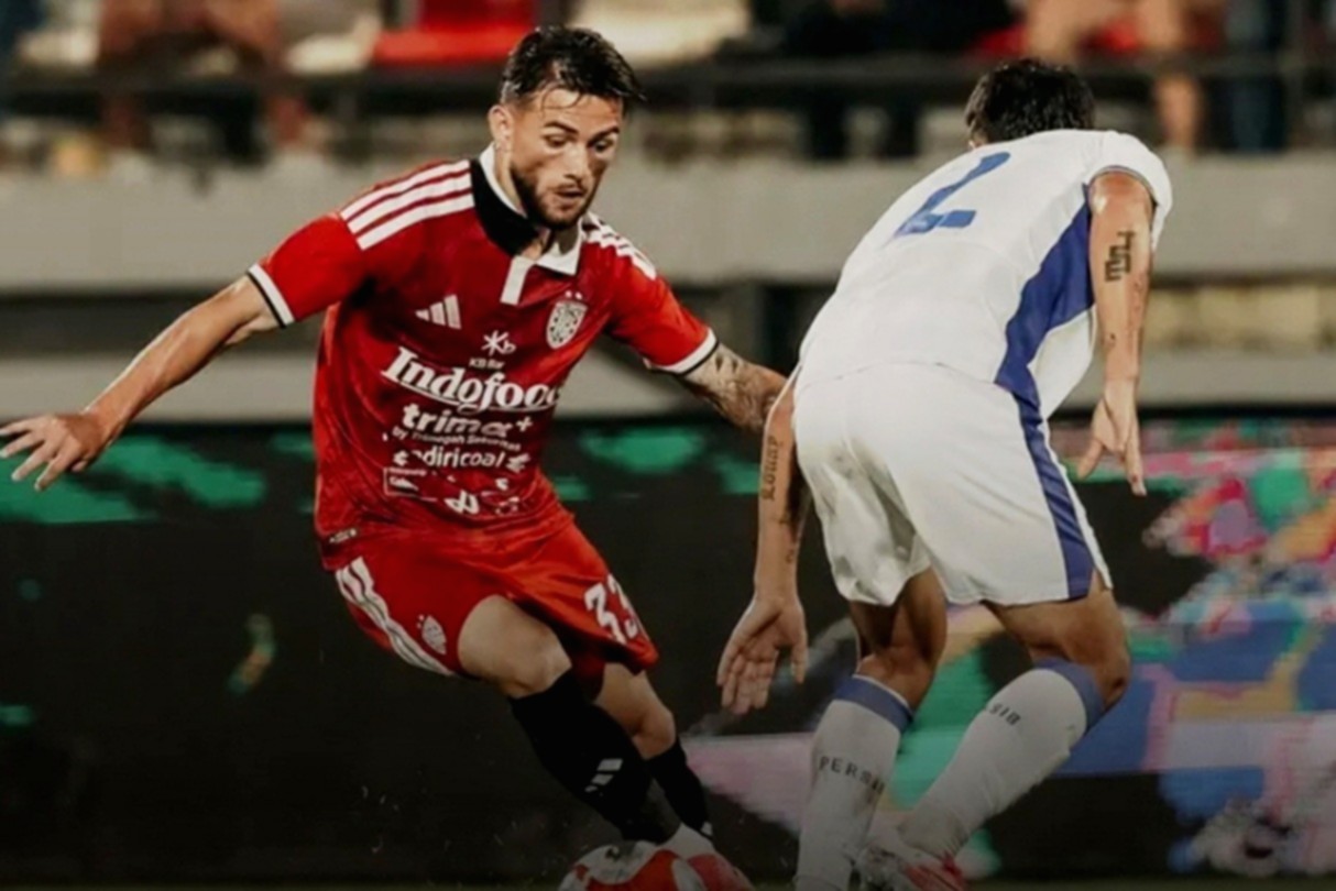 Jay Herdman saat menjalani debut bersama Bali United dalam laga melawan Persib Bandung di Gianyar.