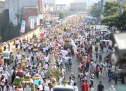 Pawai 867 ancak agung dalam Kirab Ancak Agung di Jember untuk memperingati Maulid Nabi dan HUT RI.