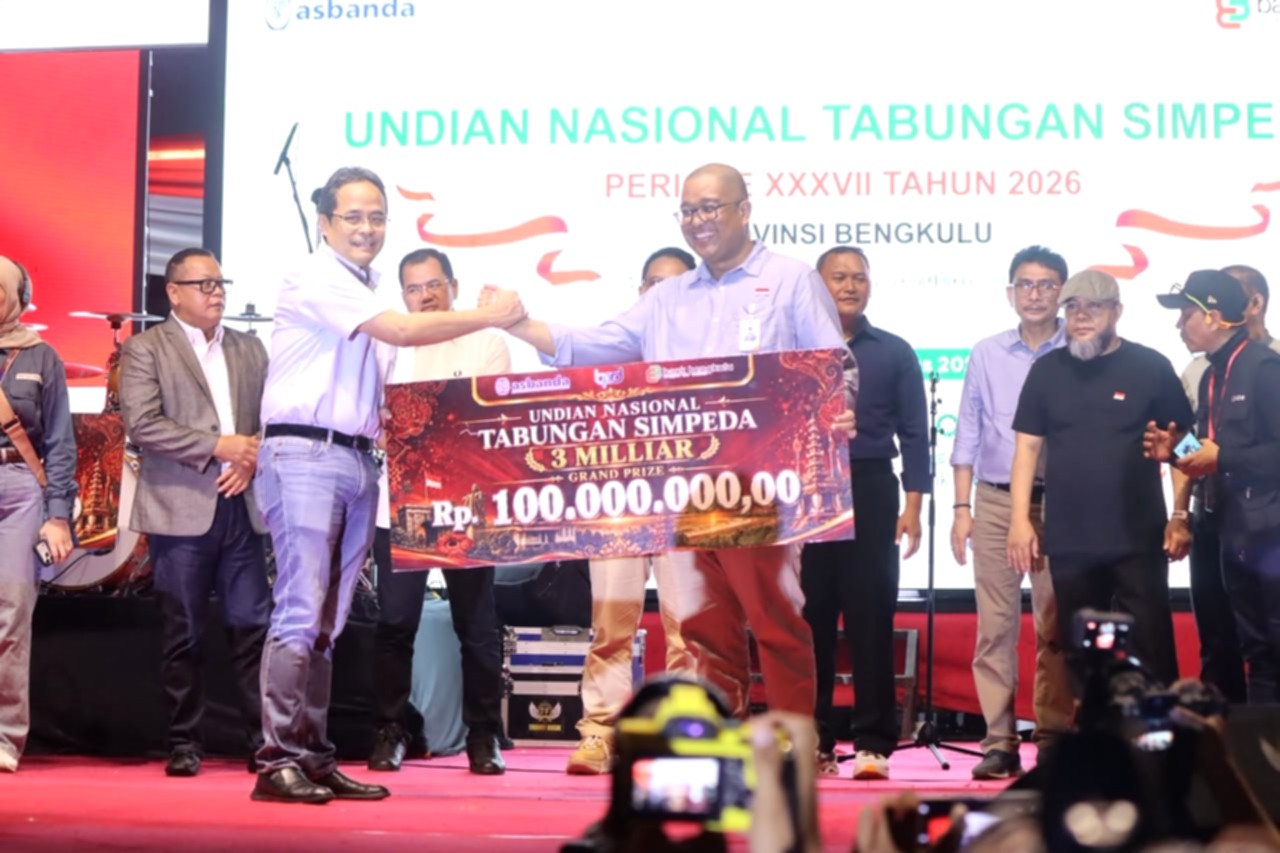 Ketua Umum Asbanda Agus H. Widodo dalam acara momentum transformasi digital tabungan Simpeda di Bengkulu.