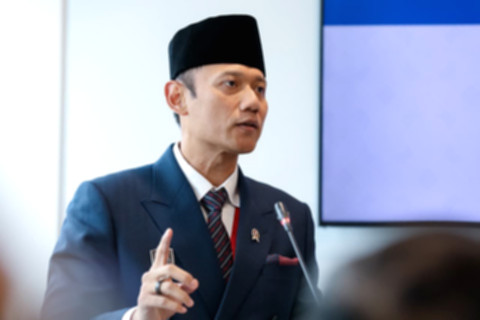Menteri Koordinator Bidang Infrastruktur dan Pembangunan Kewilayahan Agus Harimurti Yudhoyono memberikan keterangan pers