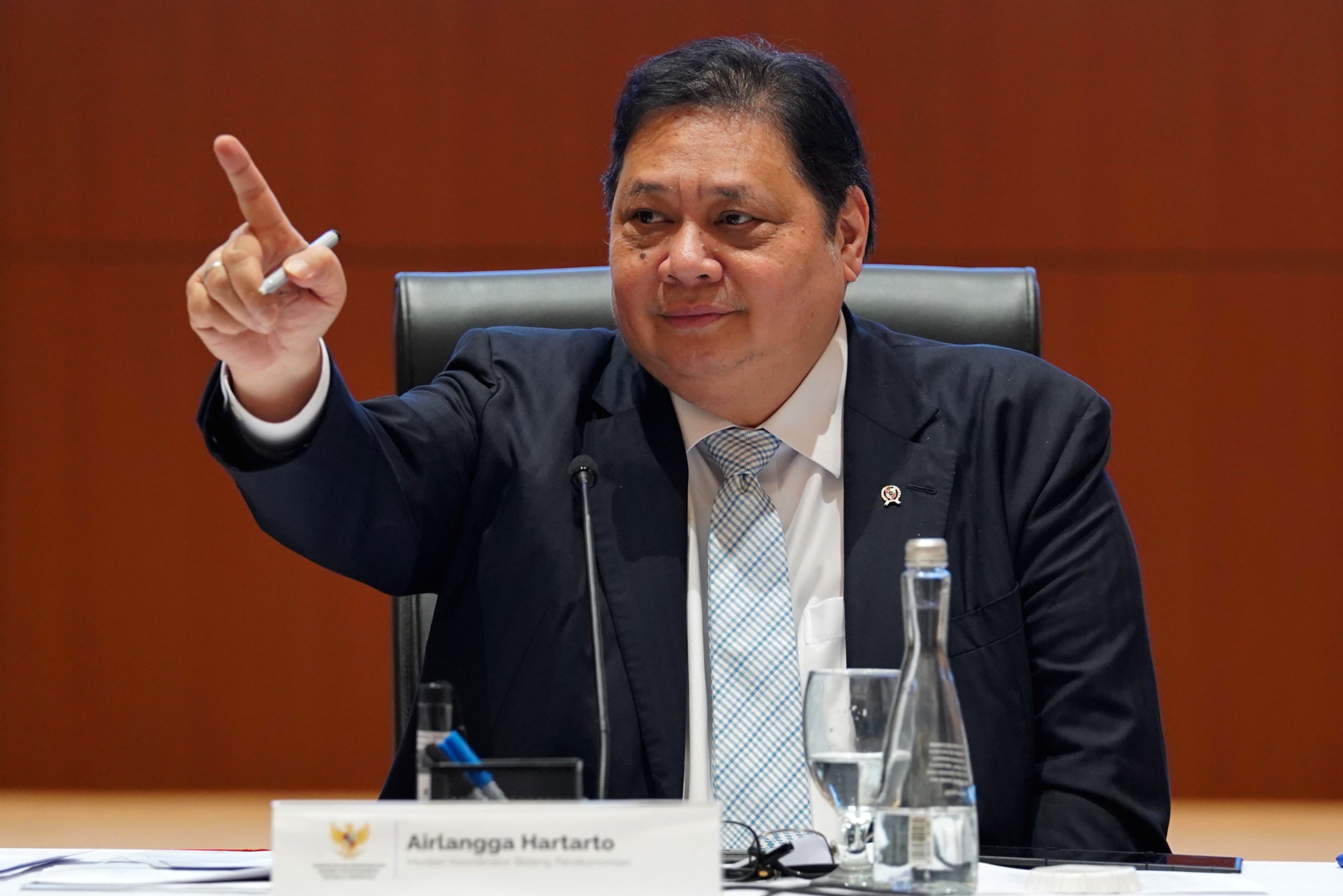 Menteri Koordinator Bidang Perekonomian Airlangga Hartarto memberikan keterangan terkait negosiasi tarif dengan AS.