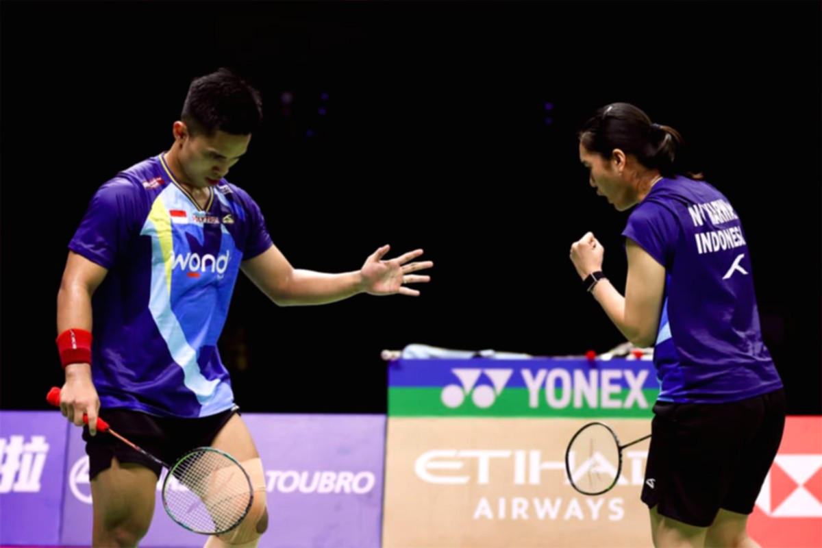 Amri Syahnawi dan Nita Violina Marwah saat bertanding di Kejuaraan Dunia 2026