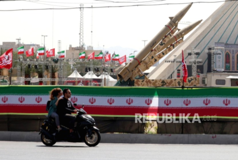 Sekretaris Dewan Keamanan Nasional Tertinggi Iran, Mohsen Rezaee, memberikan pernyataan resmi di Teheran.