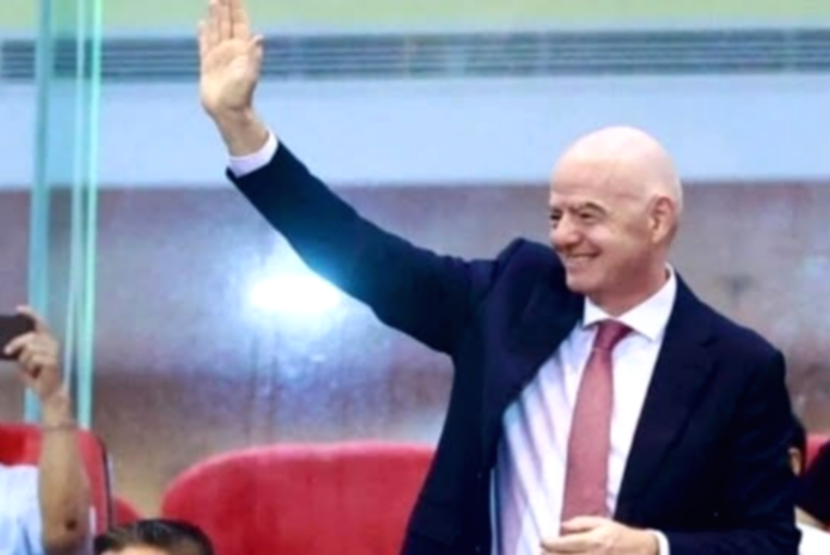 Presiden FIFA Gianni Infantino dan Ketua Umum PSSI Erick Thohir menyaksikan laga final AFF 2026 di Stadion My Dinh.