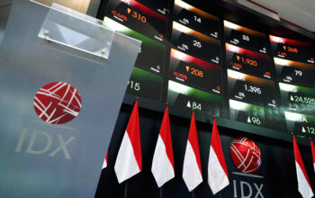 IHSG Melemah 0,69%, Investor Lakukan Transaksi Crossing Saham DSSA hingga SMMA