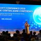 Deputi Gubernur Bank Indonesia Thomas Djiwandono bersama dua peraih Nobel Ekonomi dalam acara Biennial Policy Conference