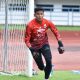 Kiper Persib Bandung Teja Paku Alam saat sesi latihan jelang laga melawan Manila Digger.