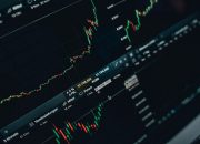 Grafik pergerakan harga saham dan logo bursa efek Indonesia