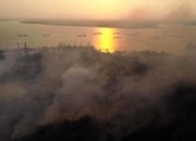 Kabut asap menyelimuti wilayah Kalimantan akibat kebakaran hutan dan lahan serta emisi PLTU batu bara.