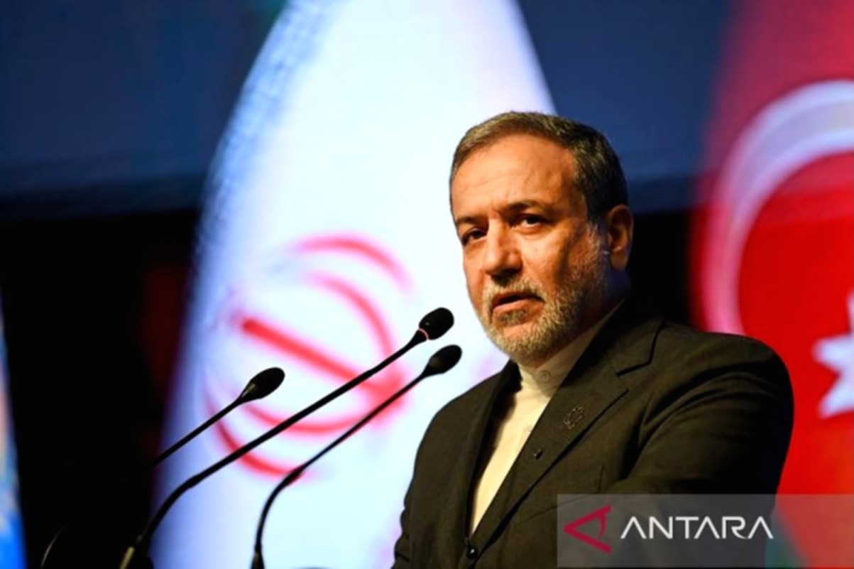 Menteri Luar Negeri Iran Abbas Araghchi memberikan pernyataan resmi terkait sanksi ekonomi Amerika Serikat.