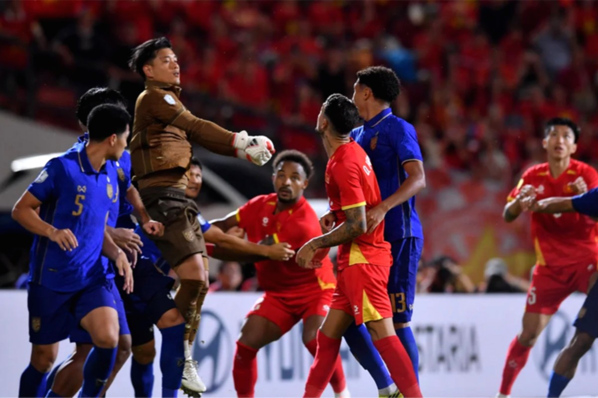 Pemain tim nasional sepak bola Vietnam melakukan sesi latihan jelang laga leg kedua final Piala AFF 2026