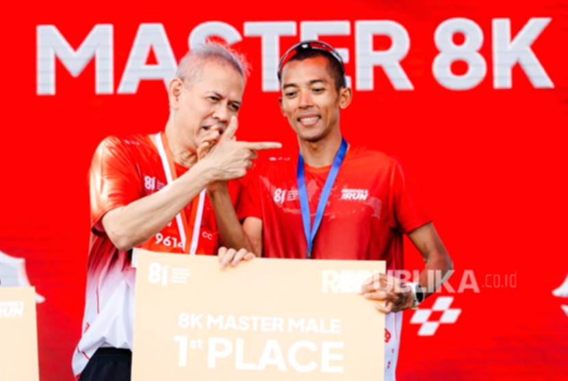 Agus Prayogo berlari di lintasan dalam ajang Merdeka Run 2026 di kawasan Istana Merdeka.