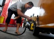 Menteri ESDM Bahlil Lahadalia memberikan keterangan terkait kebijakan harga BBM Pertalite di Jakarta