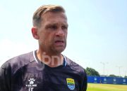 Ramon Tanque mengikuti sesi latihan bersama pemain Persib Bandung di lapangan pendamping Stadion GBLA.