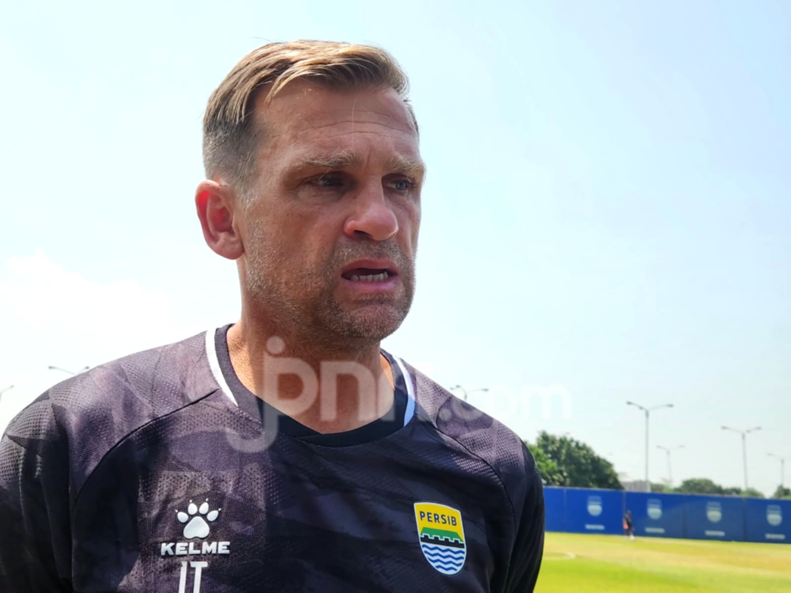 Ramon Tanque mengikuti sesi latihan bersama pemain Persib Bandung di lapangan pendamping Stadion GBLA.