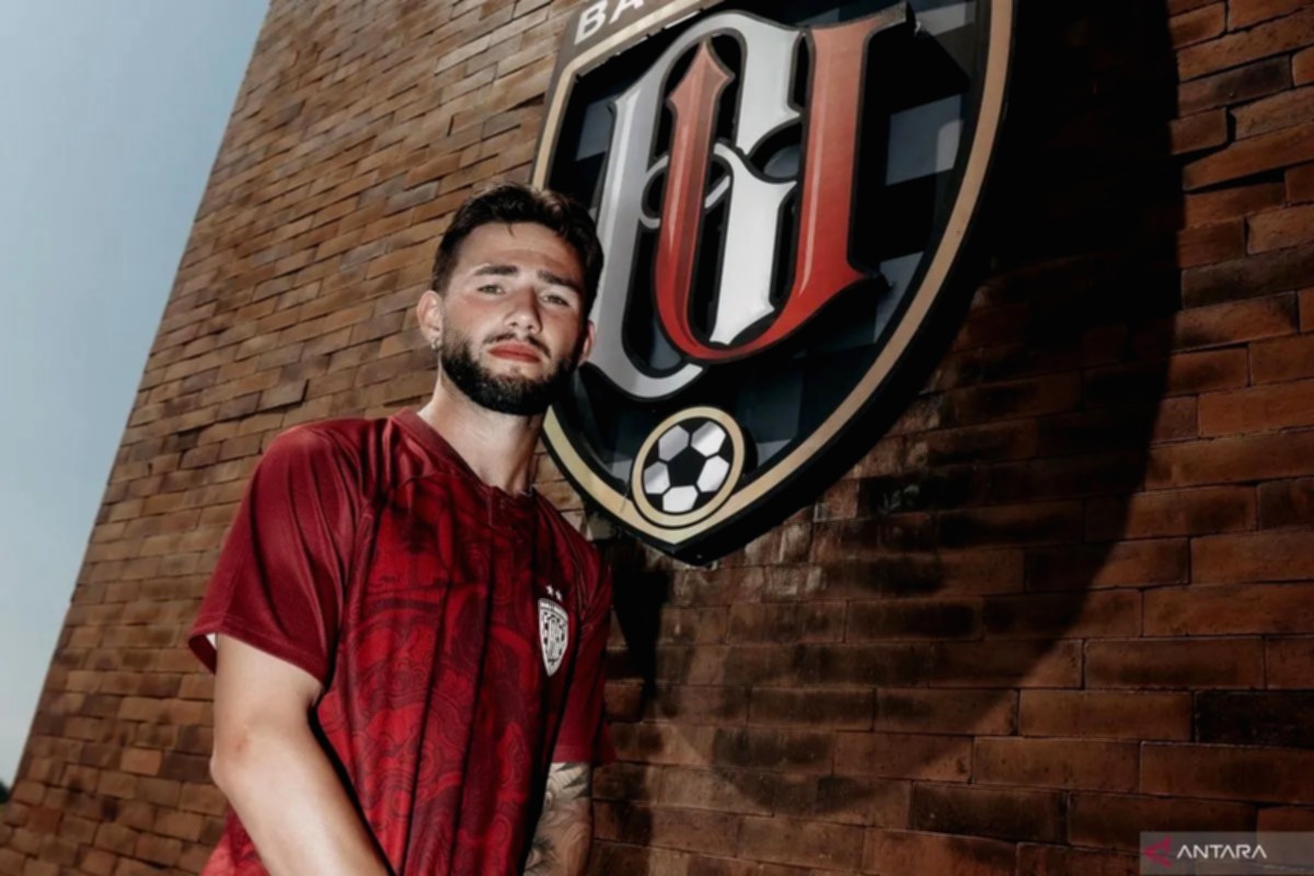 Joshua Herdman saat diperkenalkan sebagai pemain baru Bali United