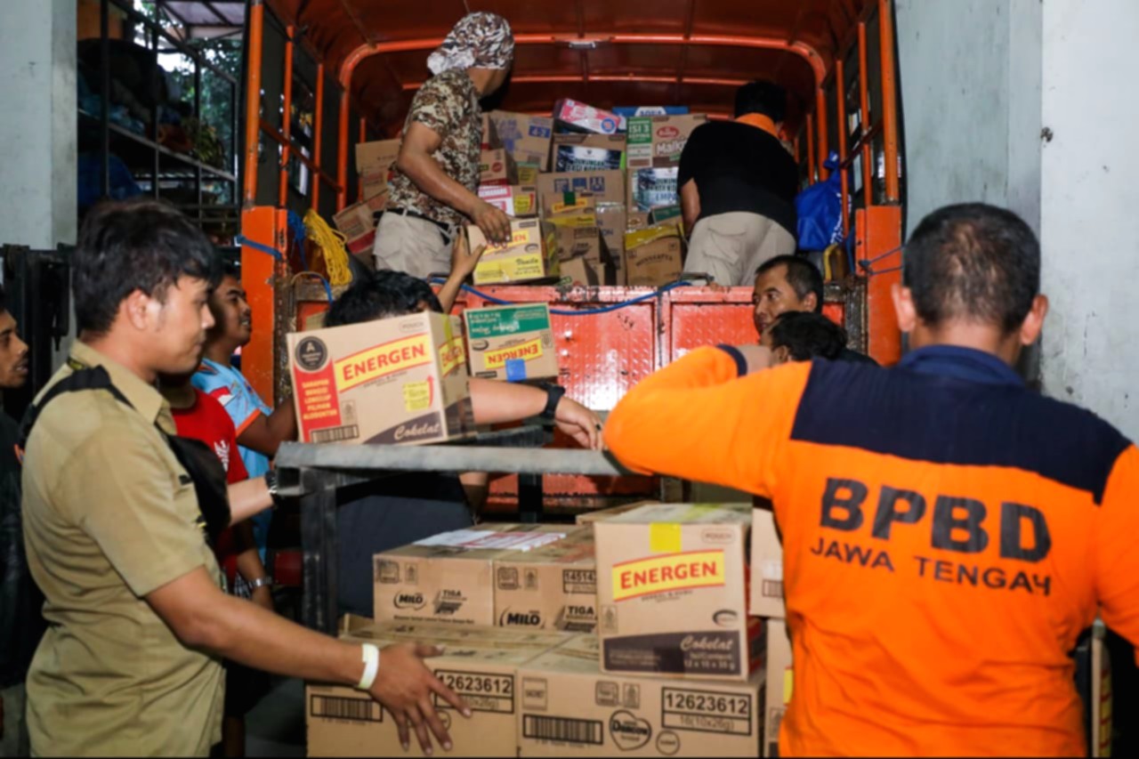 Pemerintah Provinsi Jawa Tengah menyalurkan bantuan tahap kedua untuk korban gempa di NTT, Senin (31/8/2026).